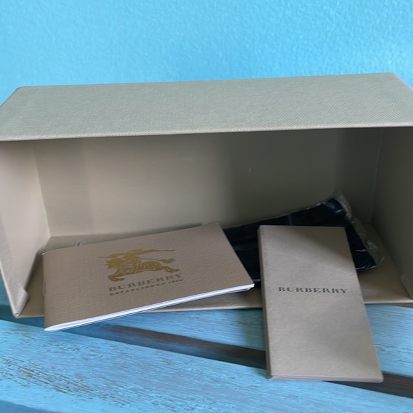 Burberry sunglasses - Picture 14 of 14